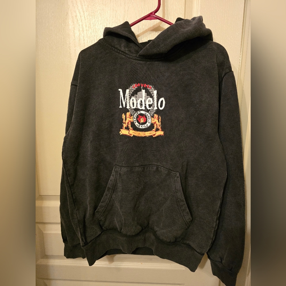 Modelo Hoodie